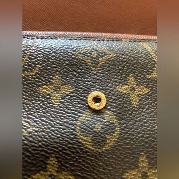 Auth Louis Vuitton Sarah wallet. Thais wallet comes with a snap pocket inside - Picture 5 of 12